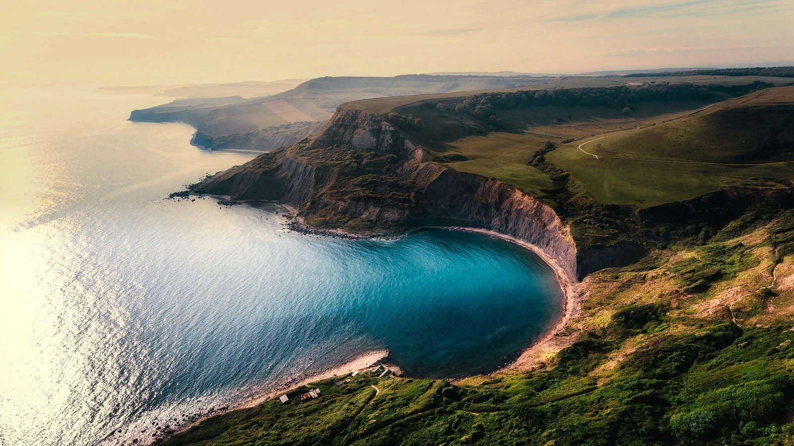 About Voyagly, budget travel inspiration site